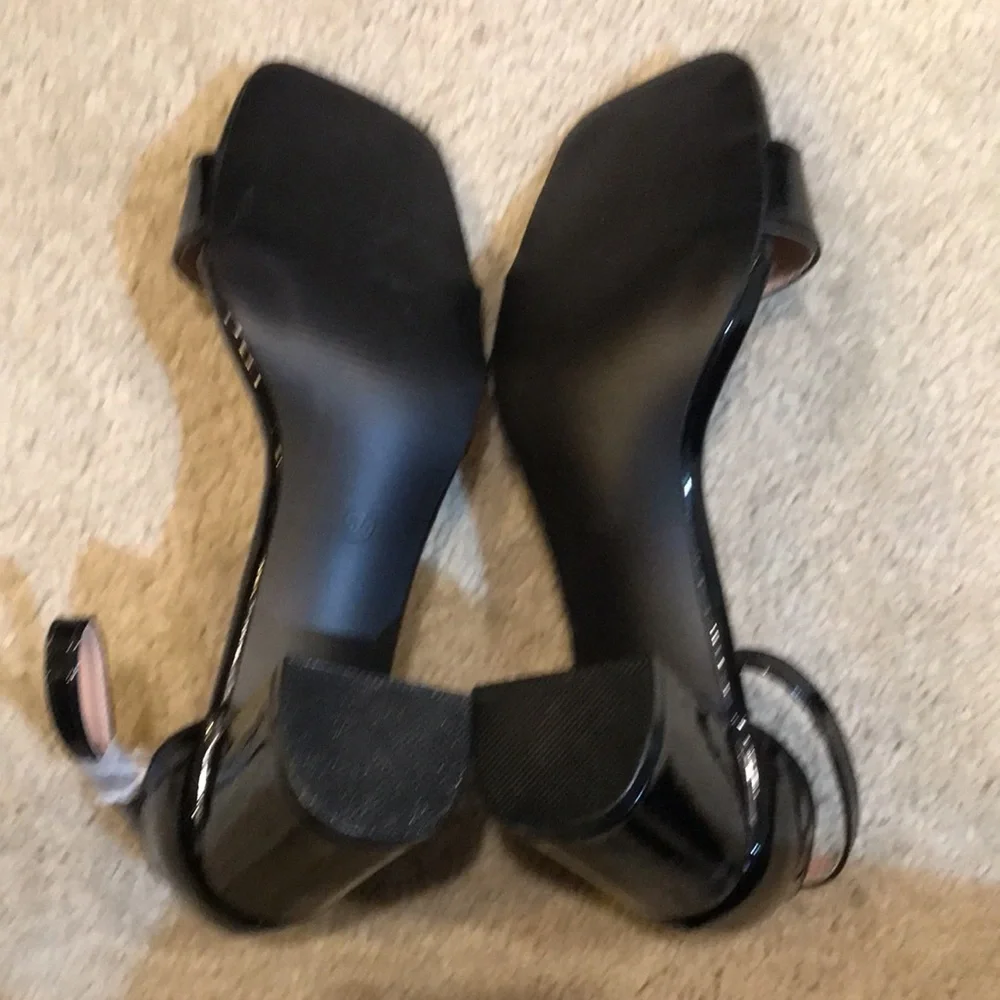 Ubee Black Faux Patent Leather Ankle Strap Chunky 3 inch Heel Sandal-Size 8.5